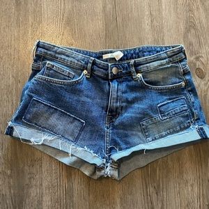 NWOT H&M Blue Jean Shorts with Front Detailing Patches Size 6